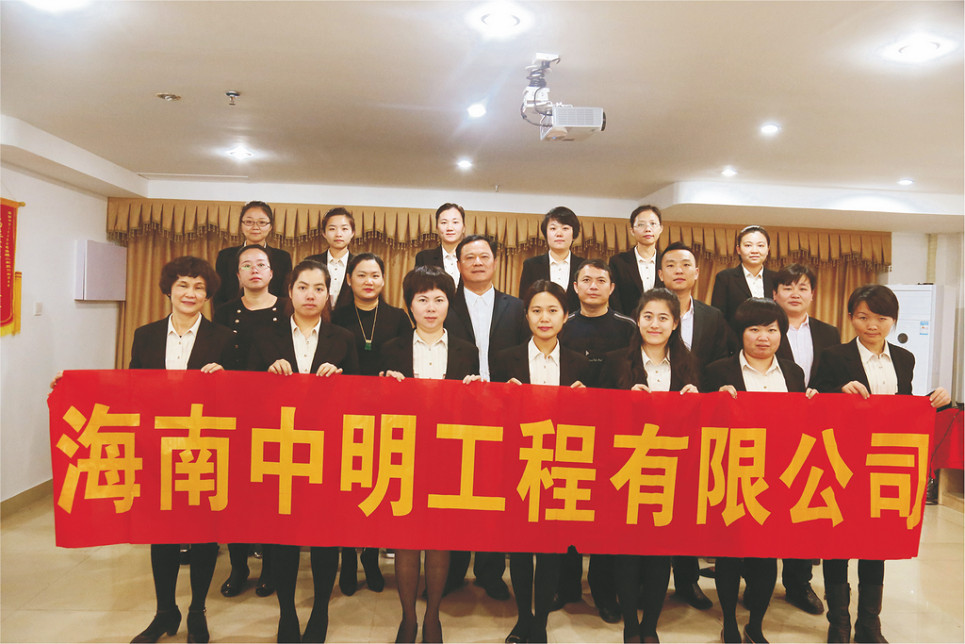公司行政和公司领导合影.jpg